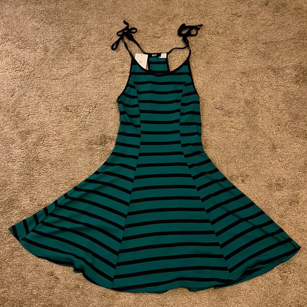 Dress - Picture 4 of 4